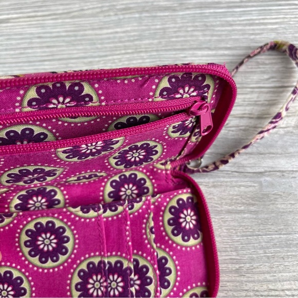 Vera Bradley Retired Very Berry Paisley Wristlet ID Wallet - Picture 13 of 16
